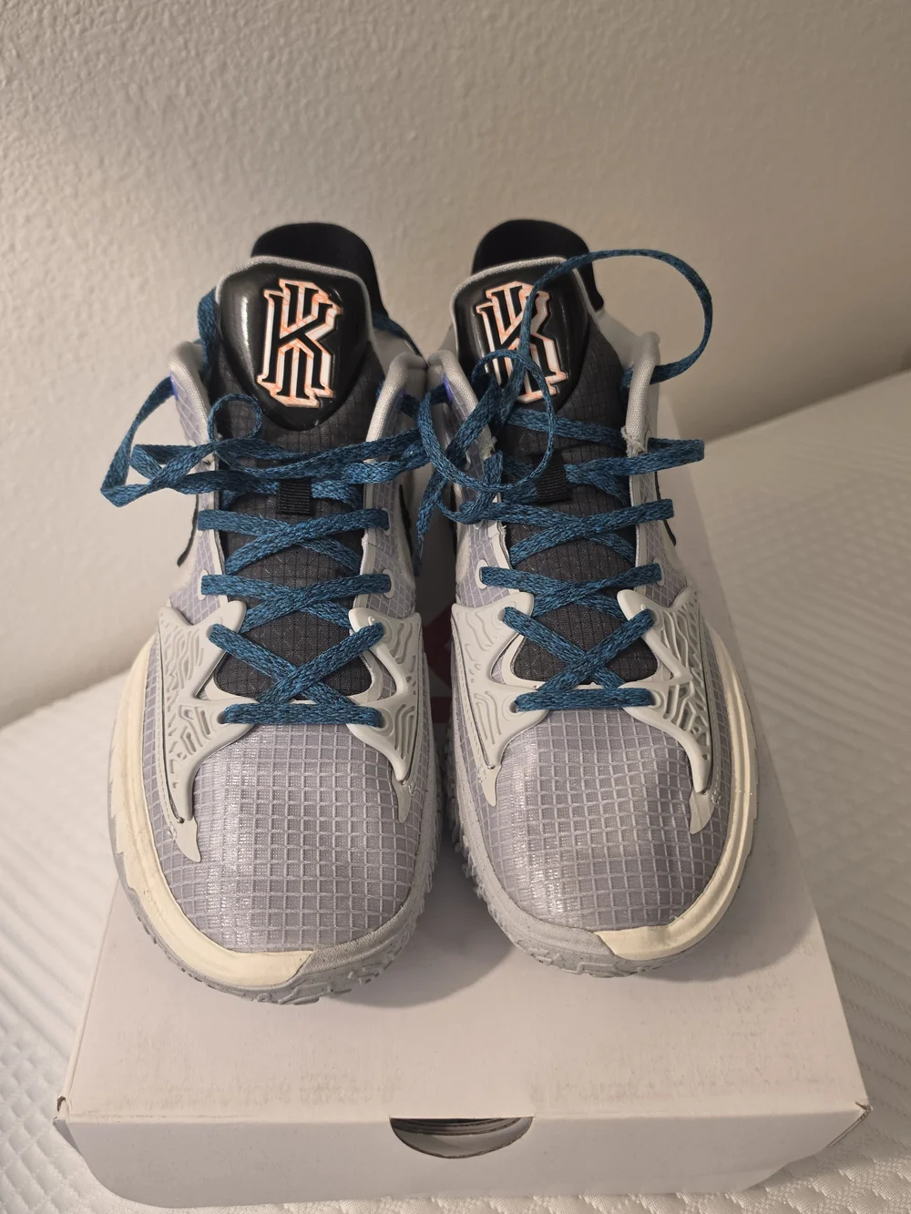 Nike Kyrie Low 4 - Size 9 - Picture 3 of 7